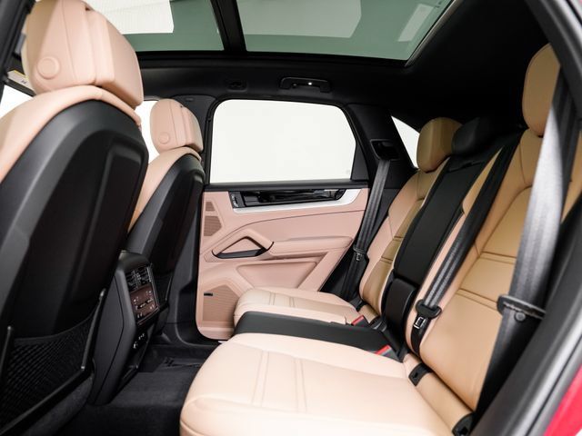 Certified 2026 Porsche Cayenne AWD/4WD image 23