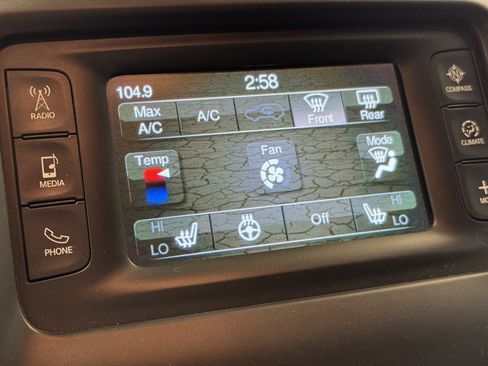 Used 2016 Jeep Cherokee Altitude w/ Cold Weather Group image 38