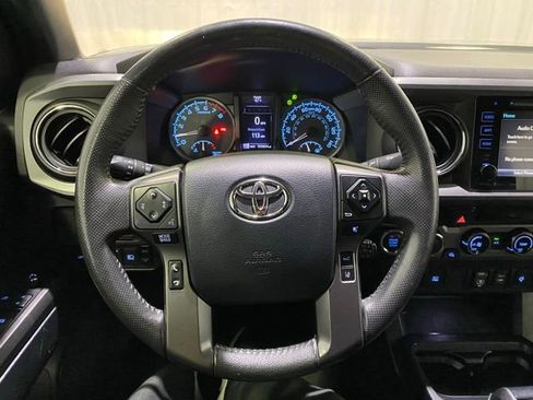 Certified 2018 Toyota Tacoma TRD Off-Road image 16