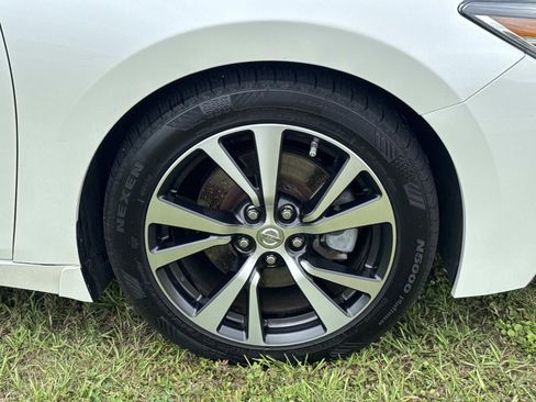 Used 2016 Nissan Maxima Platinum FWD image 4