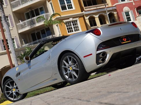 Used 2011 Ferrari California image 71