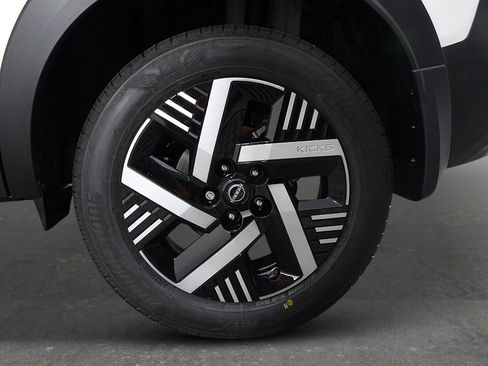 New 2026 Nissan Kicks SV w/ SV Premium Package image 9