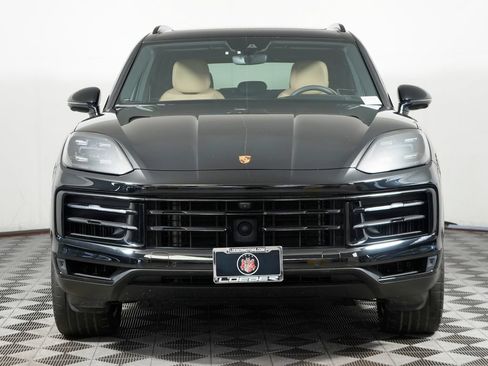 Certified 2024 Porsche Cayenne w/ Premium Package AWD/4WD image 10
