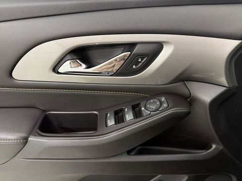 Used 2020 Chevrolet Traverse LT image 25