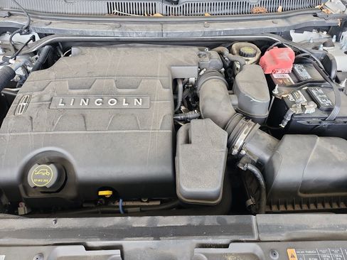 Used 2014 Lincoln MKT FWD image 21