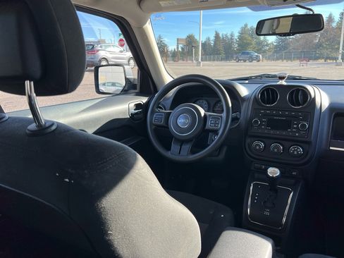 Used 2016 Jeep Patriot Sport image 33