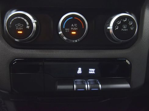 Used 2023 RAM 1500 Big Horn AWD/4WD image 32