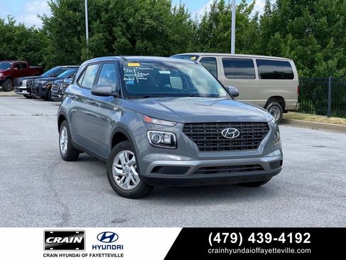 Used 2022 Hyundai Venue SE FWD image 1
