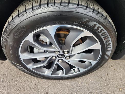 Certified 2021 Lincoln Nautilus Reserve image 9