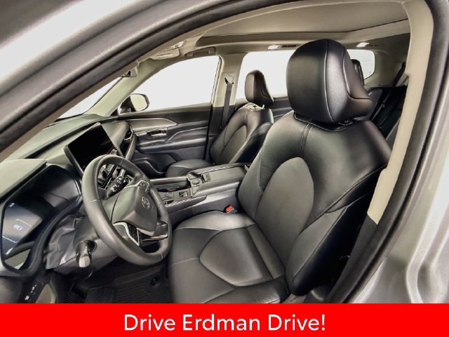 Used 2024 Toyota Grand Highlander AWD image 5