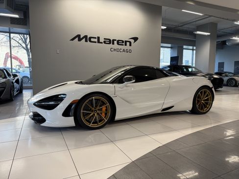 Used 2021 McLaren 720S Spider image 2