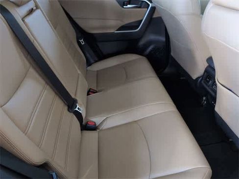 Used 2021 Toyota RAV4 XLE Premium image 21