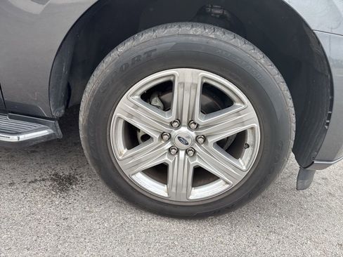 Used 2020 Ford Expedition XLT w/ Equipment Group 202A image 3