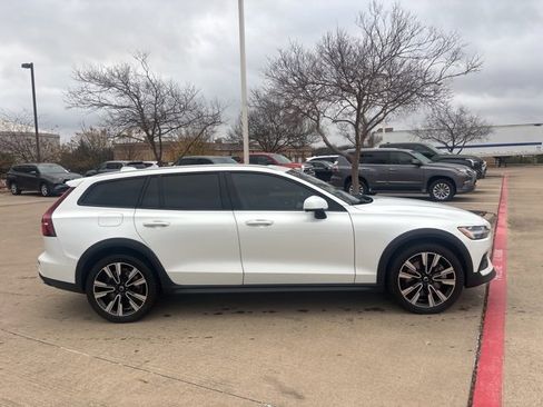 Used 2021 Volvo V60 T5 Cross Country w/ Climate Package image 4