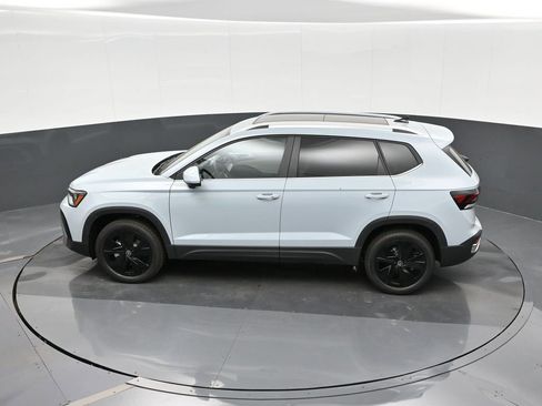 New 2025 Volkswagen Taos SE image 28