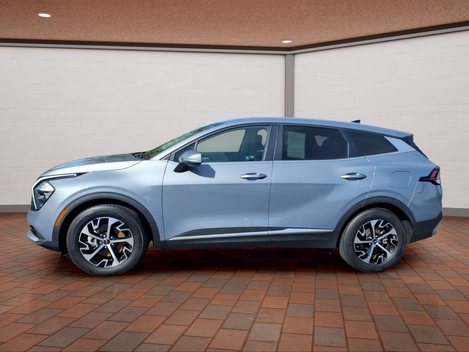 Used 2023 Kia Sportage EX FWD image 5
