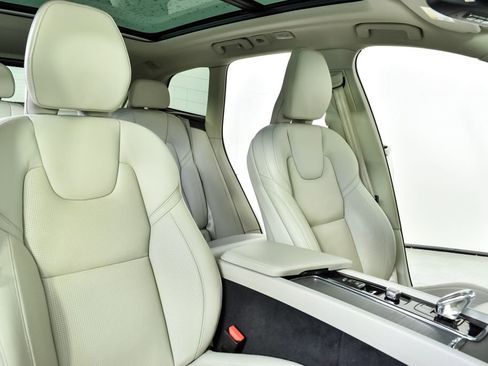 Certified 2023 Volvo XC60 B5 Ultimate w/ Protection Package Premier image 25