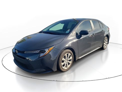Used 2025 Toyota Corolla LE FWD image 3