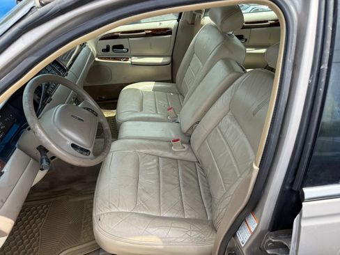 Used 2000 Lincoln Town Car Executive RWD image 11