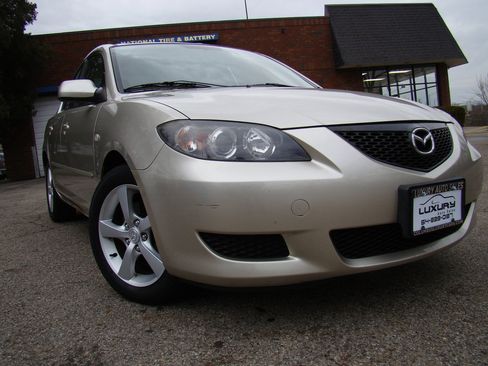 Used 2005 MAZDA MAZDA3 I w/ Pwr & 16" Alloy Wheel Pkg image 1