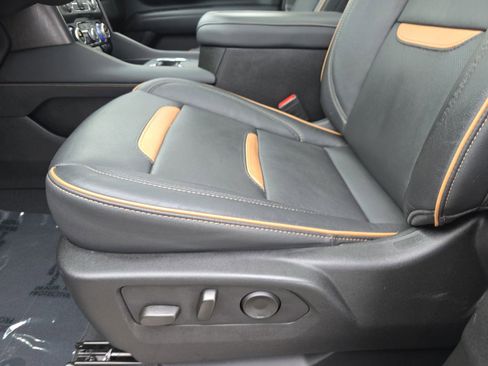 Used 2024 GMC Yukon XL AT4 w/ Technology Package image 31