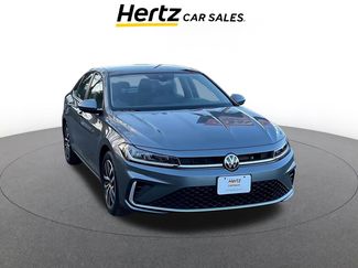 Used 2025 Volkswagen Jetta SE video 1