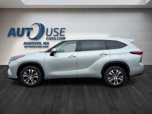 Used 2022 Toyota Highlander XLE image 16