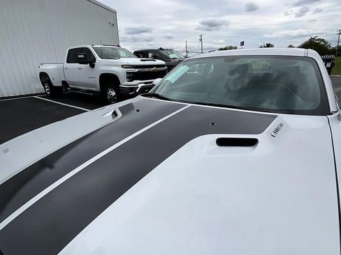Used 2009 Dodge Challenger SRT8 w/ SRT Option Group II RWD image 9