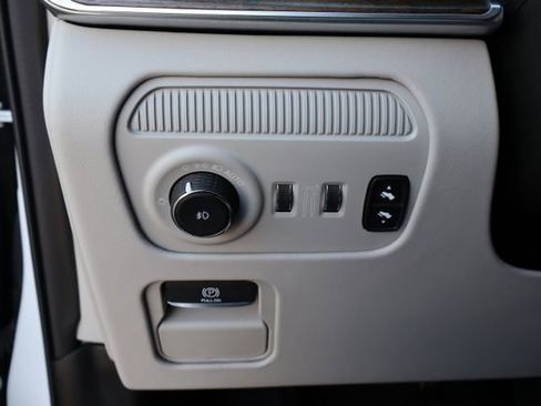 Used 2024 Jeep Grand Wagoneer Series II w/ Convenience Group III AWD/4WD image 14