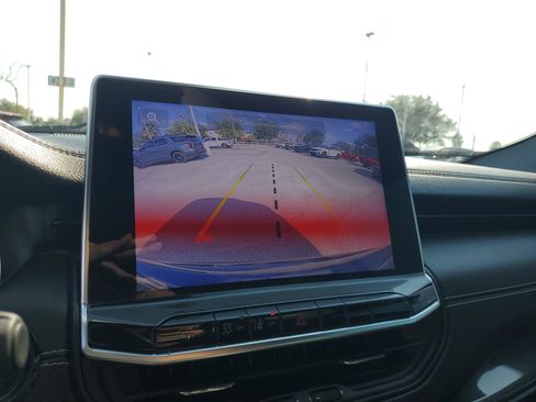 Used 2022 Jeep Compass Altitude image 21