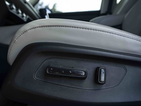 Used 2025 Honda HR-V EX-L image 41