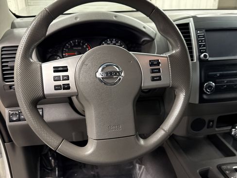 Used 2019 Nissan Frontier SV image 7
