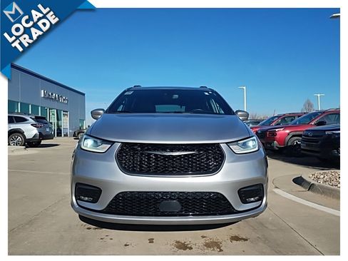 Used 2021 Chrysler Pacifica Limited w/ S Appearance Package image 3