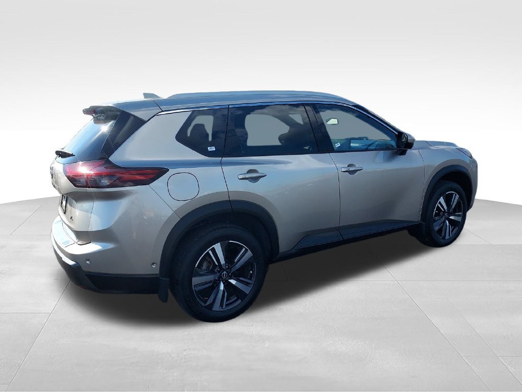 Certified 2025 Nissan Rogue SL FWD image 5