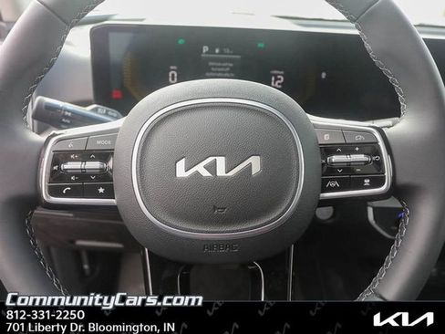 Certified 2025 Kia Sorento S w/ Panoramic Sunroof Package image 12