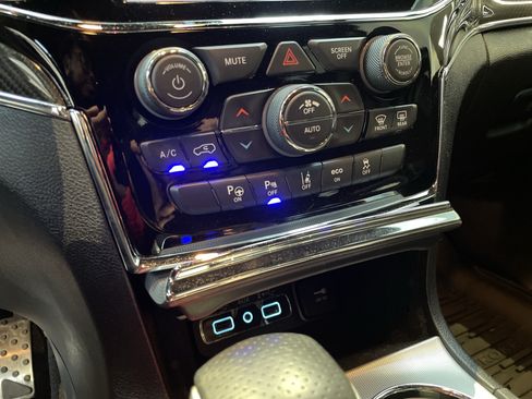 Used 2019 Jeep Grand Cherokee SRT AWD/4WD image 30