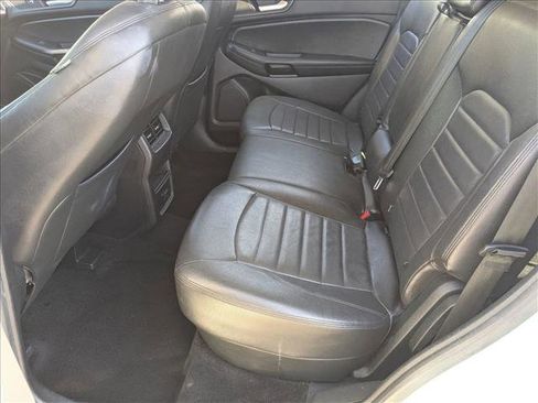Used 2018 Ford Edge SE image 19