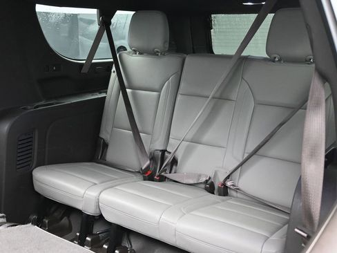 Used 2023 Chevrolet Suburban LT image 33