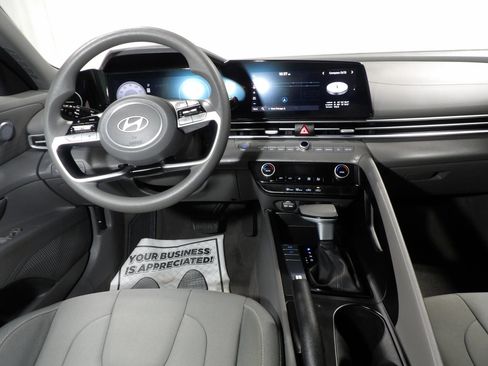 Used 2024 Hyundai Elantra SEL FWD image 15