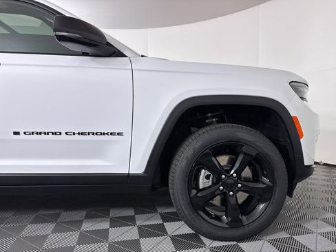 New 2025 Jeep Grand Cherokee L Limited w/ Black Appearance Package image 23