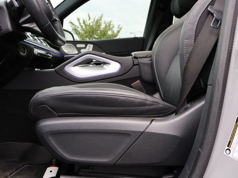 Used 2024 Mercedes-Benz GLS 580 4MATIC image 8