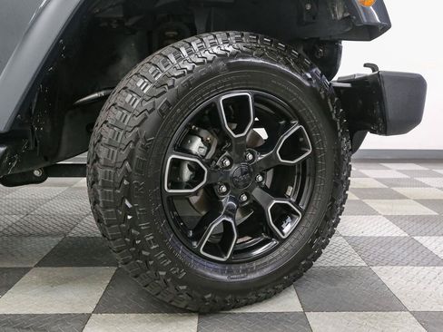 Used 2017 Jeep Wrangler Unlimited Sahara AWD/4WD image 16