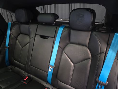 Used 2023 Porsche Macan image 32