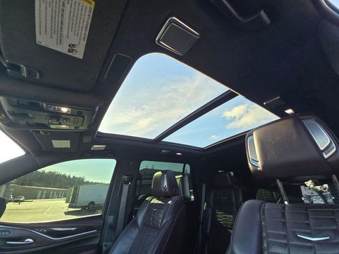 Used 2021 Cadillac Escalade Premium Luxury Platinum image 18