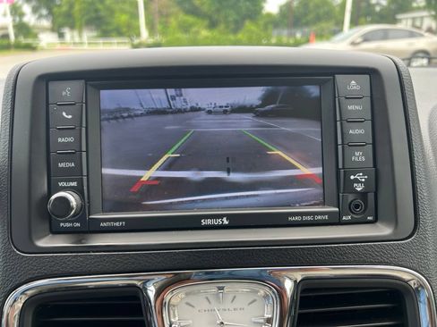 Used 2014 Chrysler Town & Country Touring-L w/ Driver Convenience Group FWD image 14