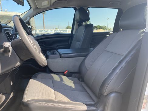 Used 2017 Nissan Titan S image 11