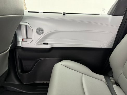 New 2026 Toyota Sienna XLE image 32