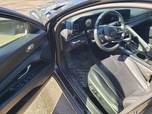 Used 2021 Hyundai Elantra Limited image 6