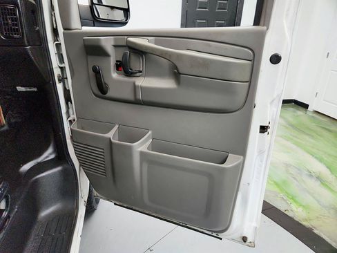 Used 2013 Chevrolet Express 1500 RWD image 20