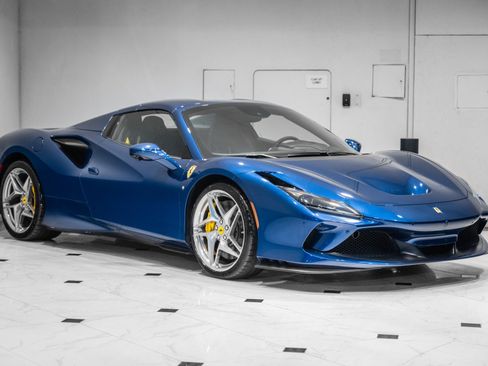 Used 2023 Ferrari F8 Tributo RWD image 10
